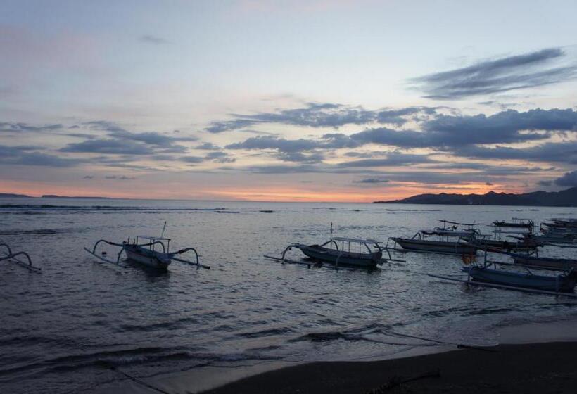 אתר נופש At The Beach Candidasa