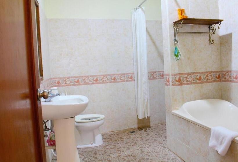 אתר נופש At The Beach Candidasa