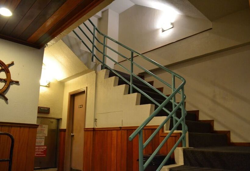 West Plaza Hotel By The Sea