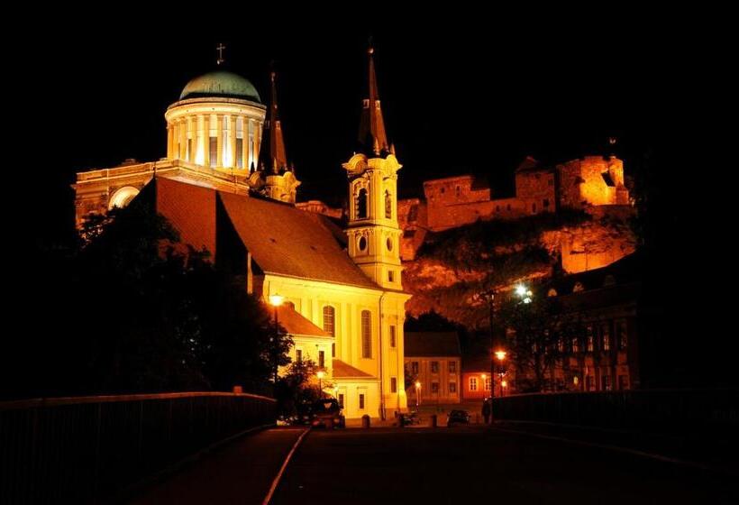 호텔 Alabárdos Panzió és Apartmanház