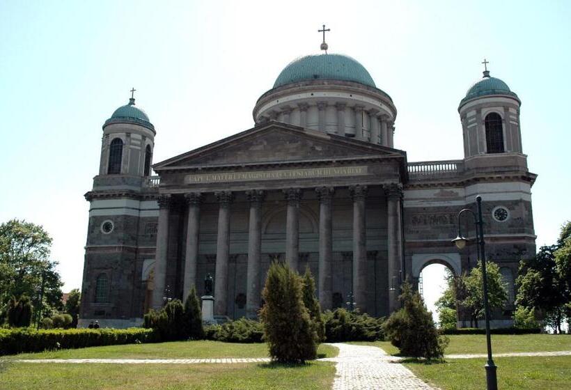 호텔 Alabárdos Panzió és Apartmanház