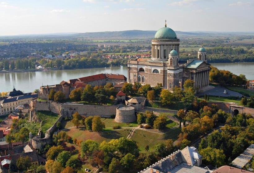 호텔 Alabárdos Panzió és Apartmanház