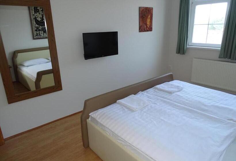 Отель Alabárdos Panzió és Apartmanház