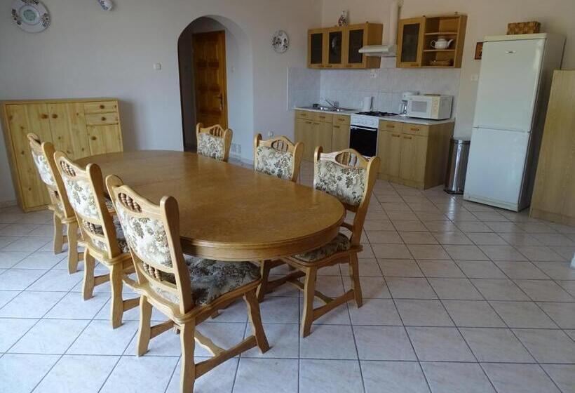 Отель Alabárdos Panzió és Apartmanház