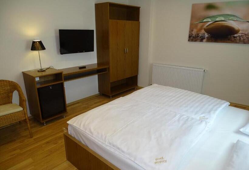 호텔 Alabárdos Panzió és Apartmanház