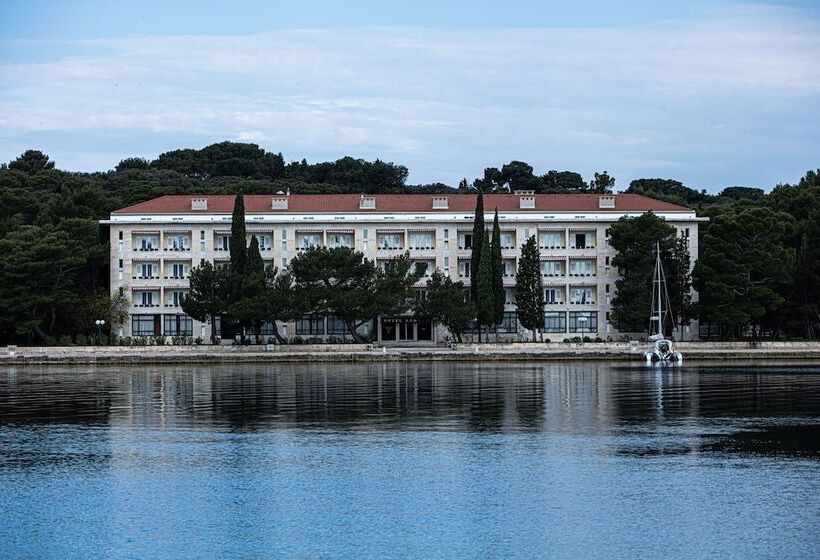 בית מלון כפרי Brijuni Rooms Karmen