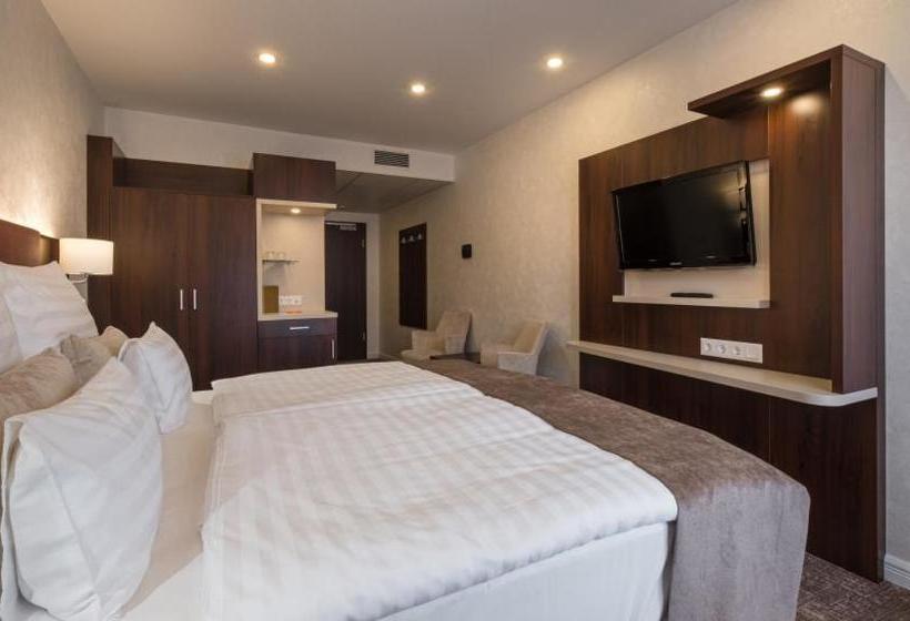 酒店 Flamingó Wellness