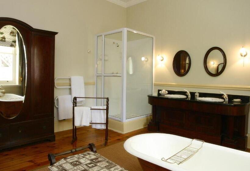 هتل Hacklewood Hill Country House