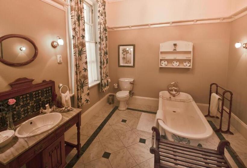 هتل Hacklewood Hill Country House