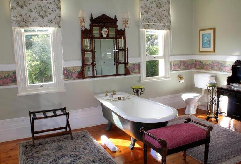 هتل Hacklewood Hill Country House