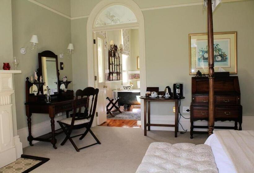 هتل Hacklewood Hill Country House