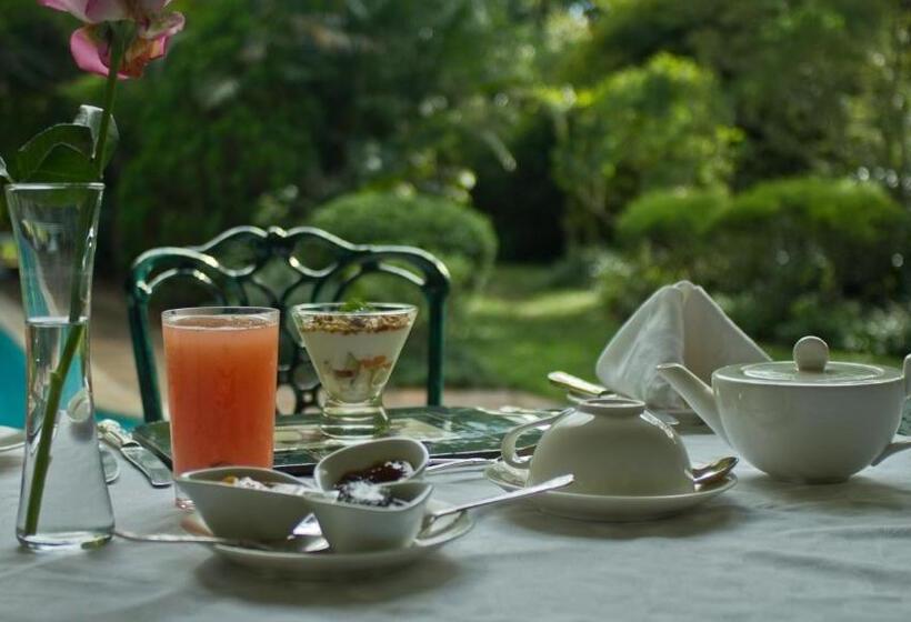 호텔 Hacklewood Hill Country House