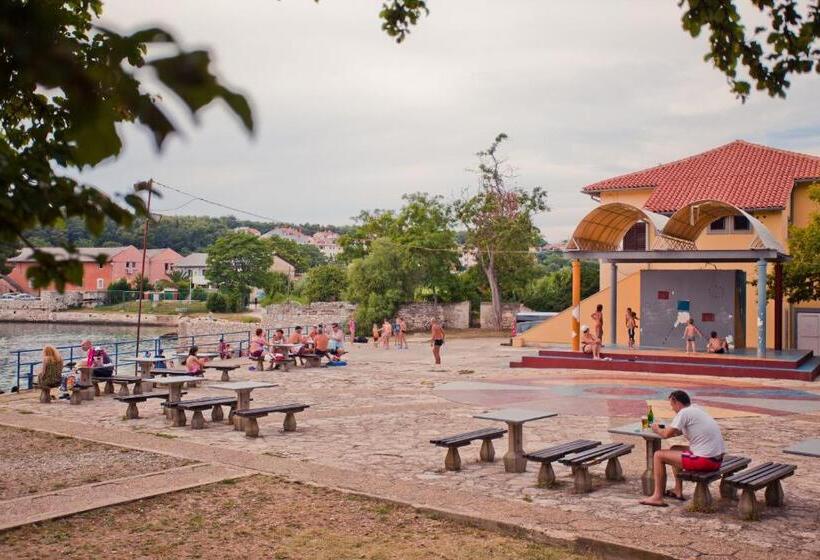 בית מלון כפרי Hi Hostel Pula