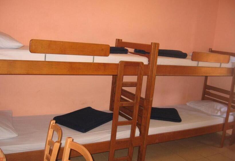 בית מלון כפרי Hi Hostel Pula