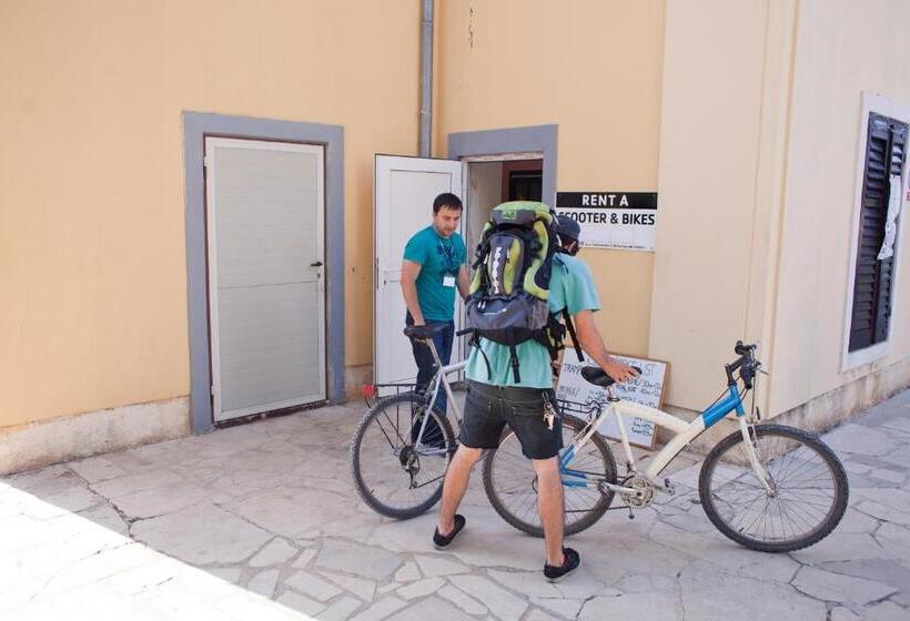 בית מלון כפרי Hi Hostel Pula