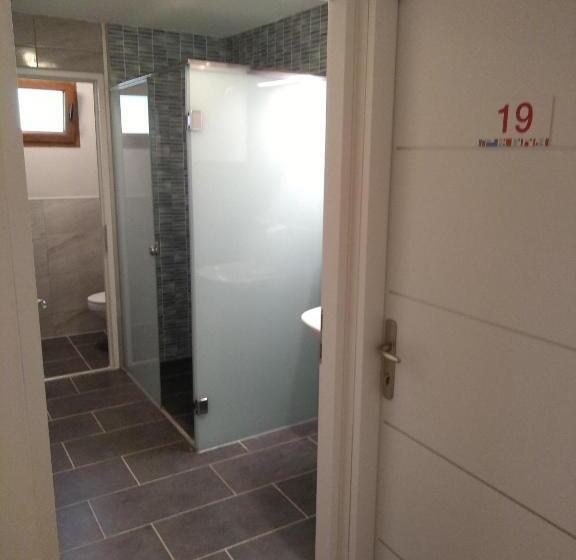 בית מלון כפרי Hi Hostel Pula