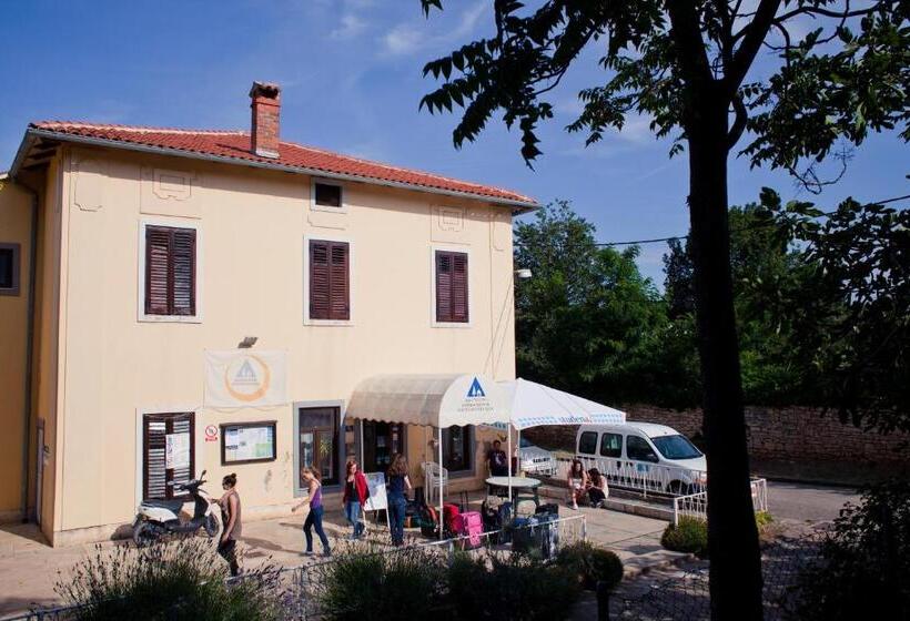 בית מלון כפרי Hi Hostel Pula