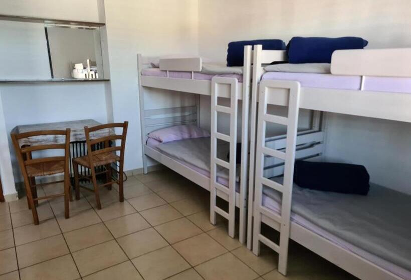 בית מלון כפרי Hi Hostel Pula