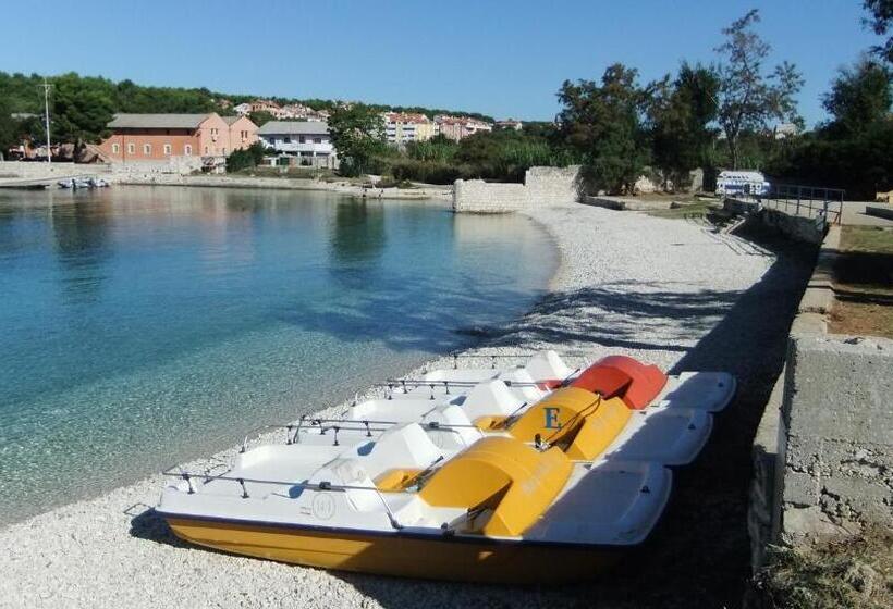 בית מלון כפרי Hi Hostel Pula