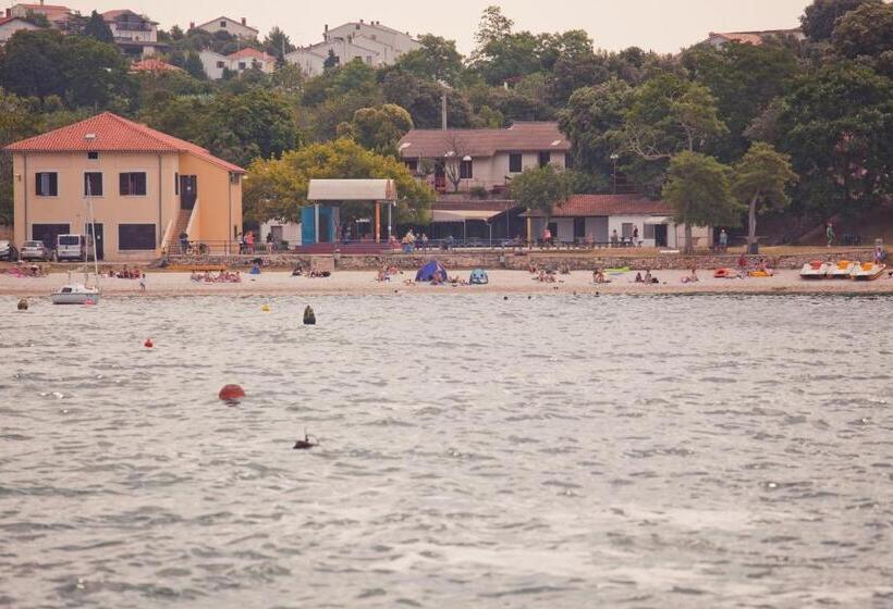 בית מלון כפרי Hi Hostel Pula