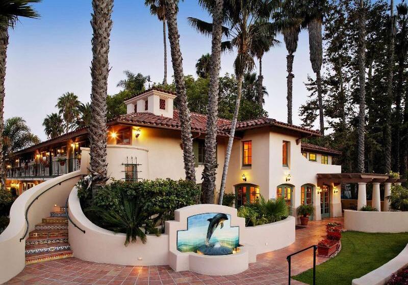 فندق Inn By The Harbor