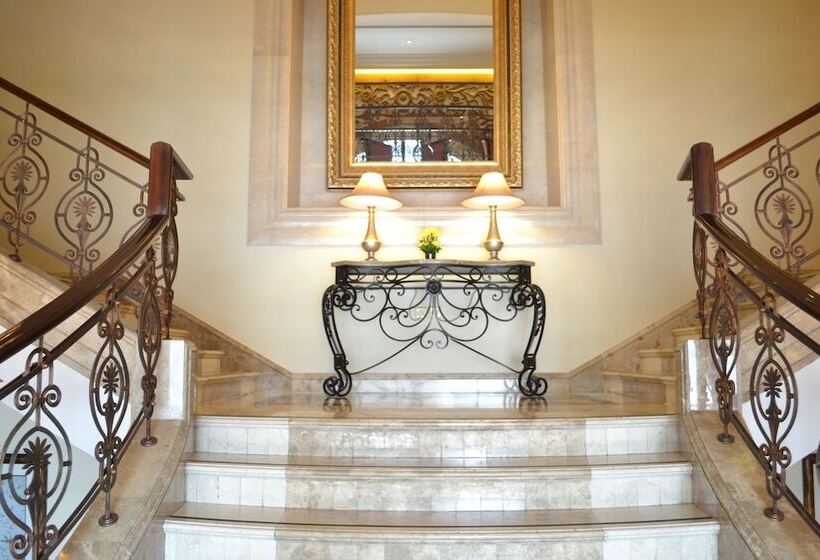 Отель Sheraton Khalidiya