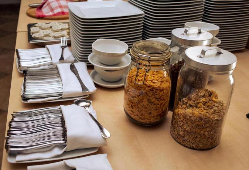 בית מלון כפרי Logos