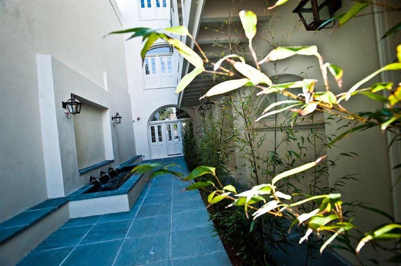 هتل Melrose Mansion