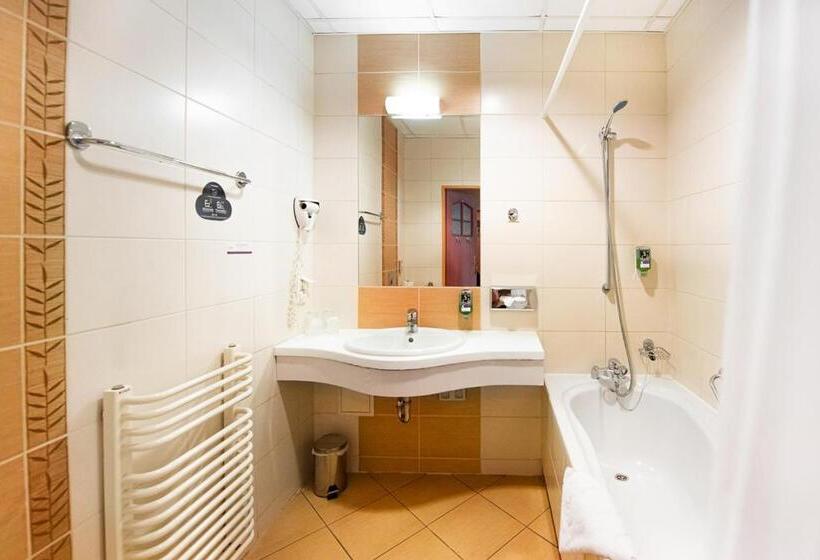 בית מלון כפרי Mercure Opole