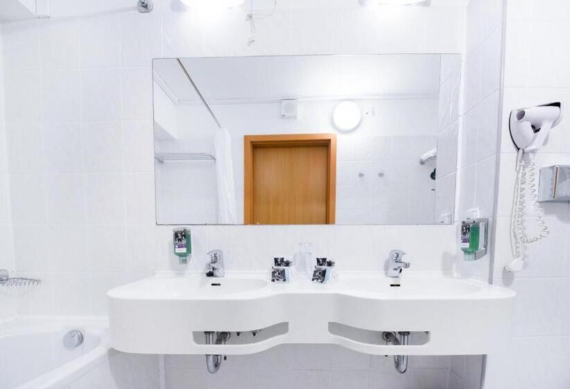 בית מלון כפרי Mercure Opole