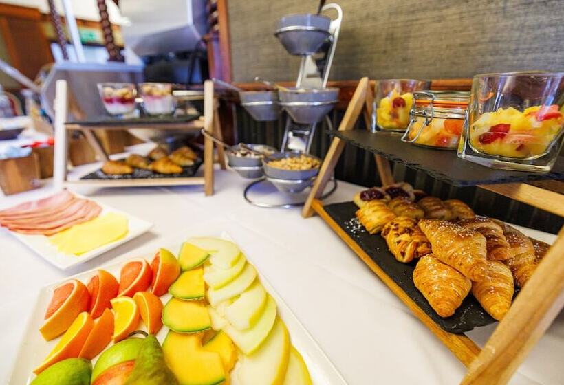 فندق Moness Resort