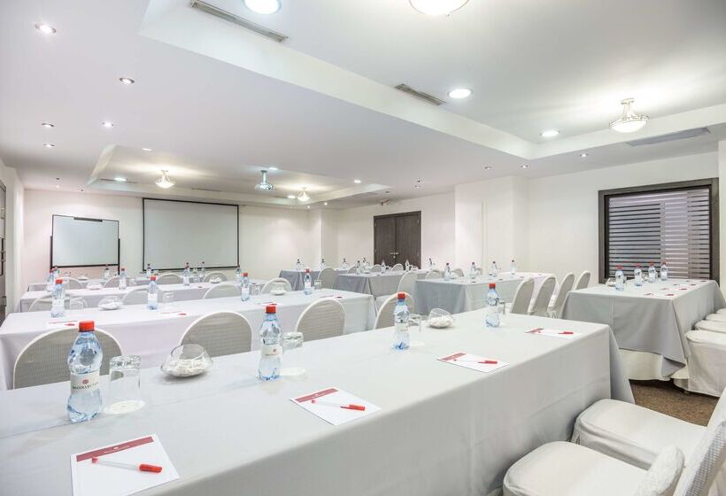 ホテル NH Collection Quito Royal