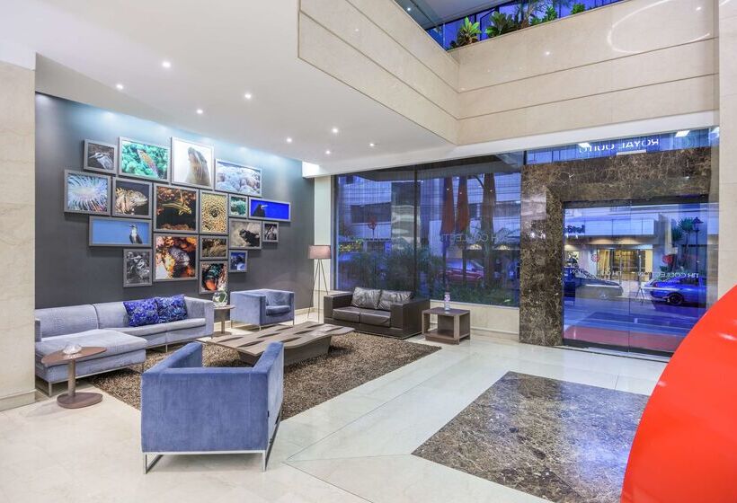 ホテル NH Collection Quito Royal