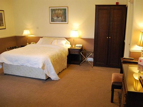 Отель Olivers Lodge