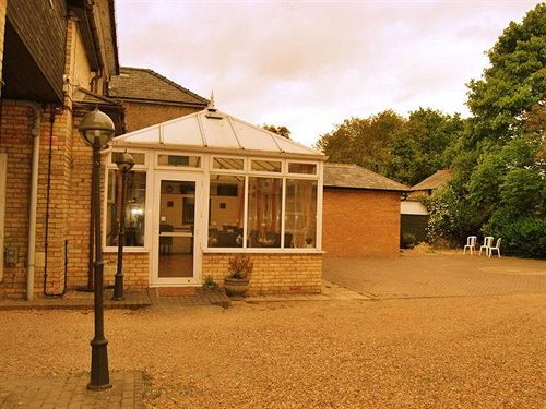 Отель Olivers Lodge