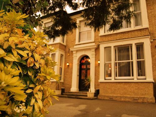 Отель Olivers Lodge