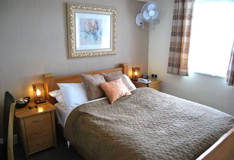 Отель Olivers Lodge