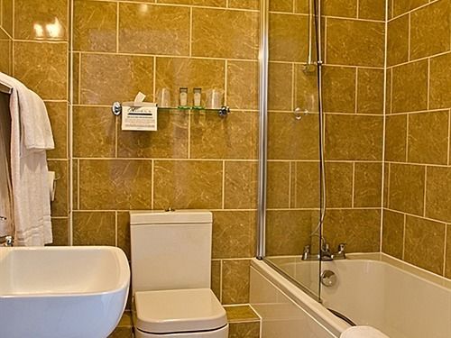 Отель Olivers Lodge