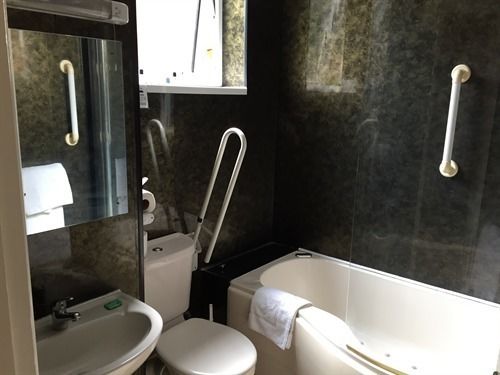 Отель Olivers Lodge