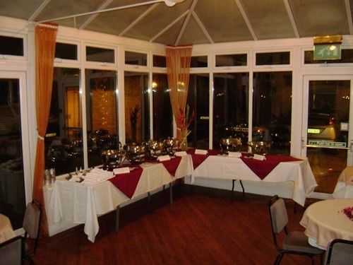 Отель Olivers Lodge