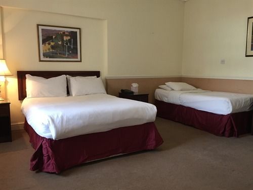 Отель Olivers Lodge