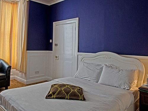 Отель Olivers Lodge