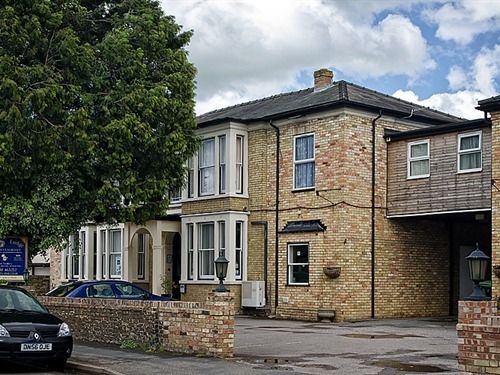 Отель Olivers Lodge