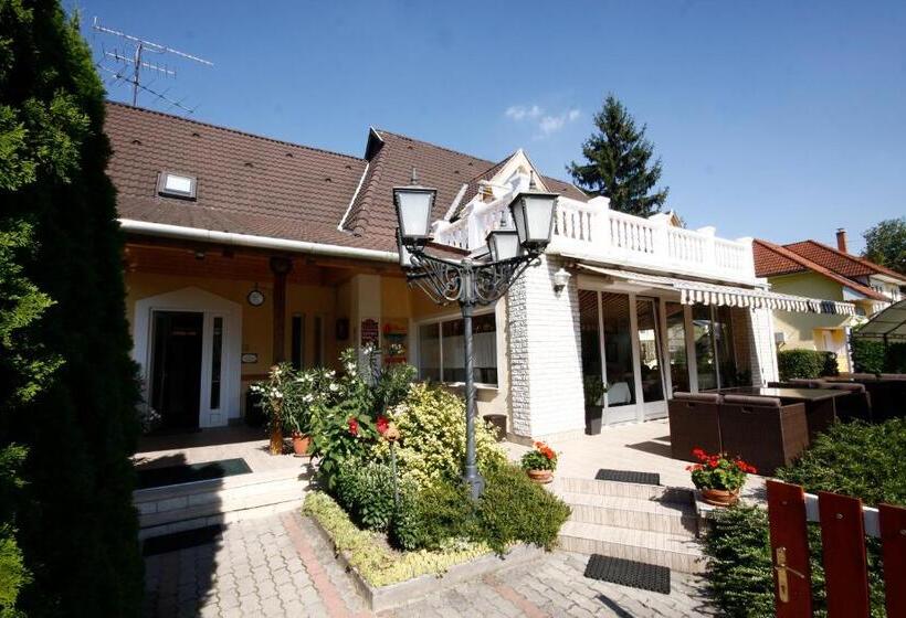 فندق Parti Panzió