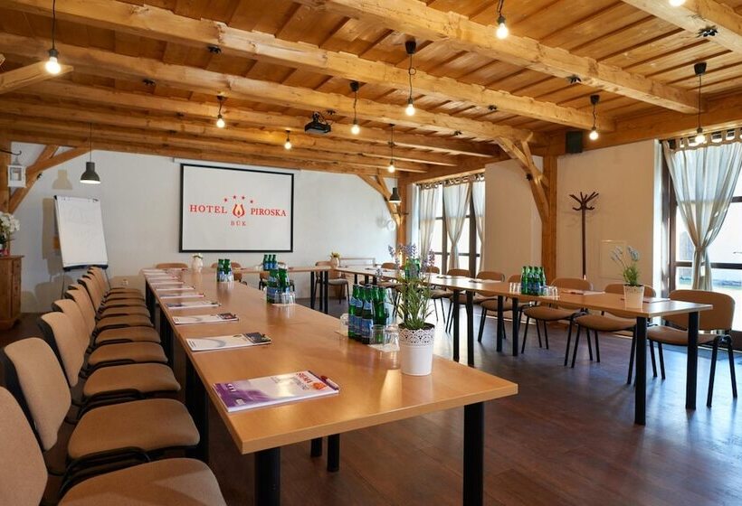 هتل Piroska