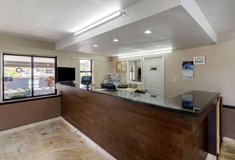 בית מלון כפרי Rodeway Inn Clearwaterdunedin