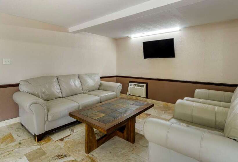 בית מלון כפרי Rodeway Inn Clearwaterdunedin