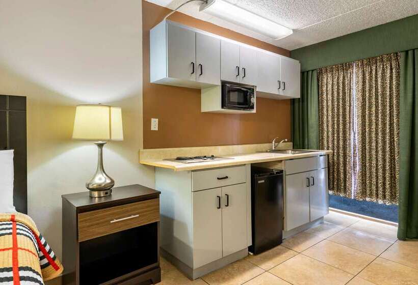 בית מלון כפרי Rodeway Inn Clearwaterdunedin