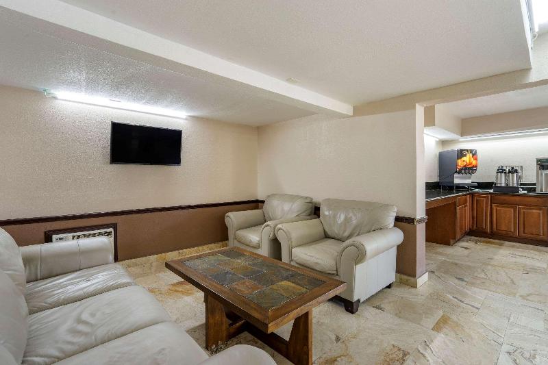 בית מלון כפרי Rodeway Inn Clearwaterdunedin