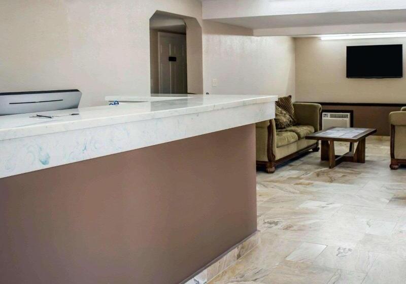 בית מלון כפרי Rodeway Inn Clearwaterdunedin